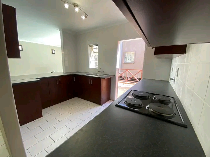 Newly renovated 2 bedroom dublex available fo  in Lyndhurst