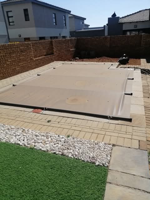3 bedroom house with a swimming pool availabl  in Centurion