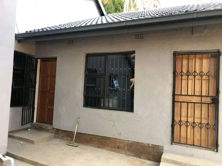 Newly renovated bachelors with open plan kitc  in Birchleigh