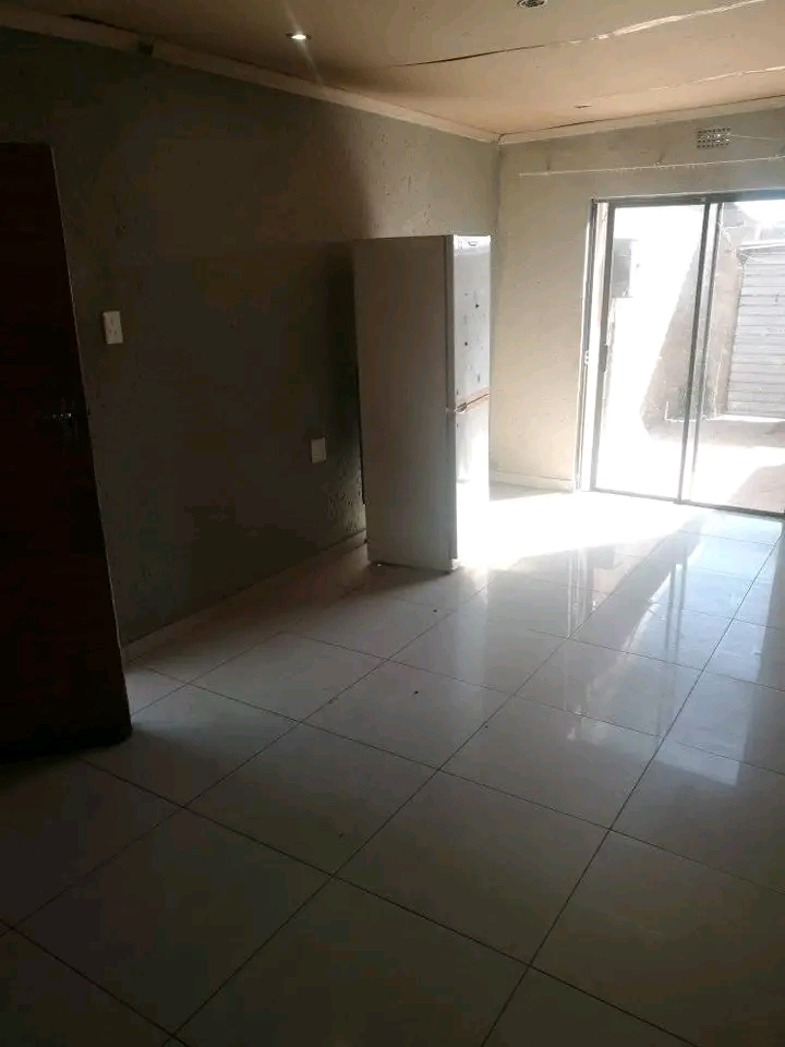 Big ensuite available immediately not far fro  in Dube