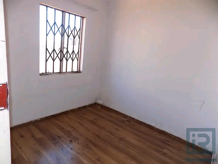 3 bedroom standalone house available immediat  in Protea Glen