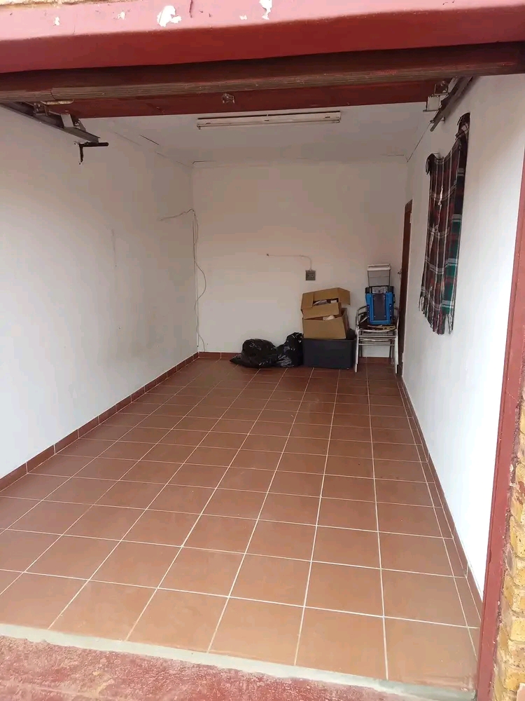 Garage available for rent – extension 2
in Vosloorus