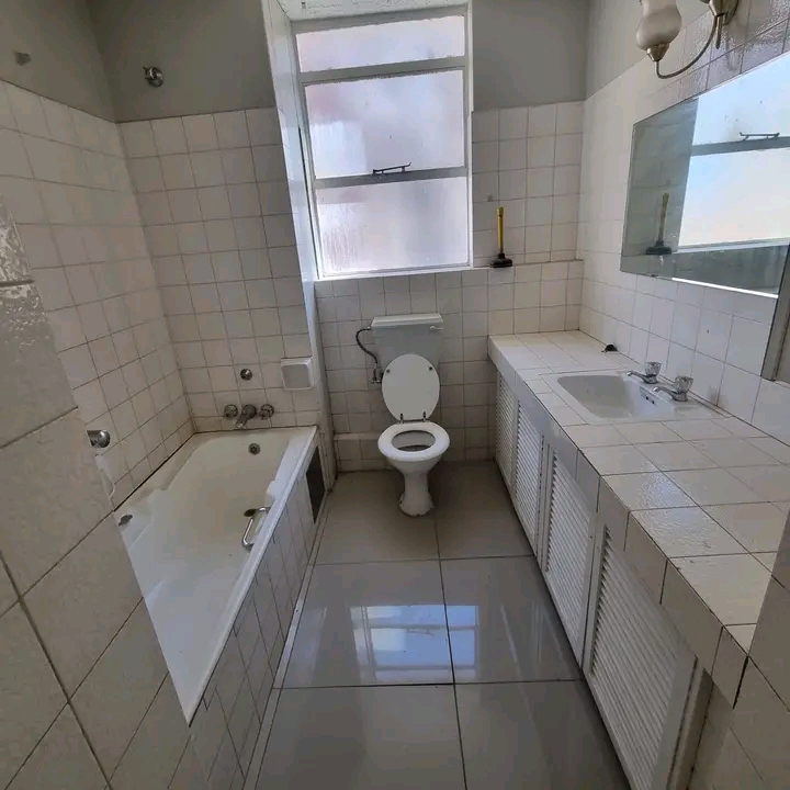 En-suit room: r4,000.
double room: r3,500.
  in Sunnyside
