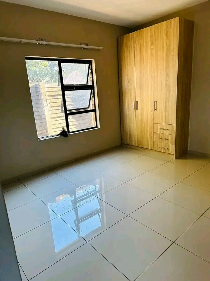 1 bedroom apartment to let
fitted kitchen cu  in Clayville