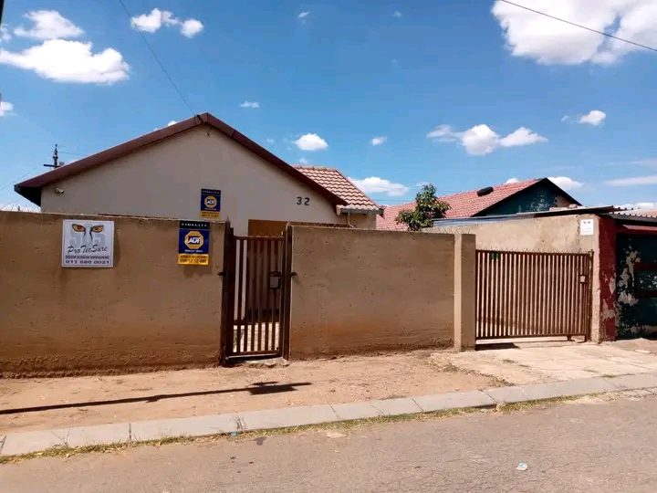 Property available for rental
area : soweto  in Pimville