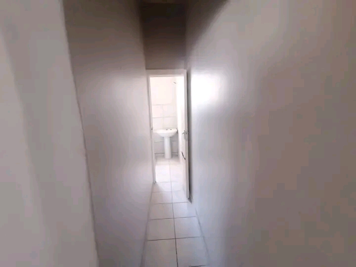 Neat and spacious 1 bedroom cottage available  in The Hill