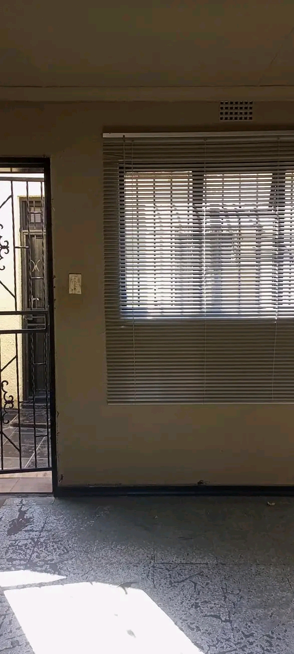Standard room available at cwj jabavu rent r8  in Soweto