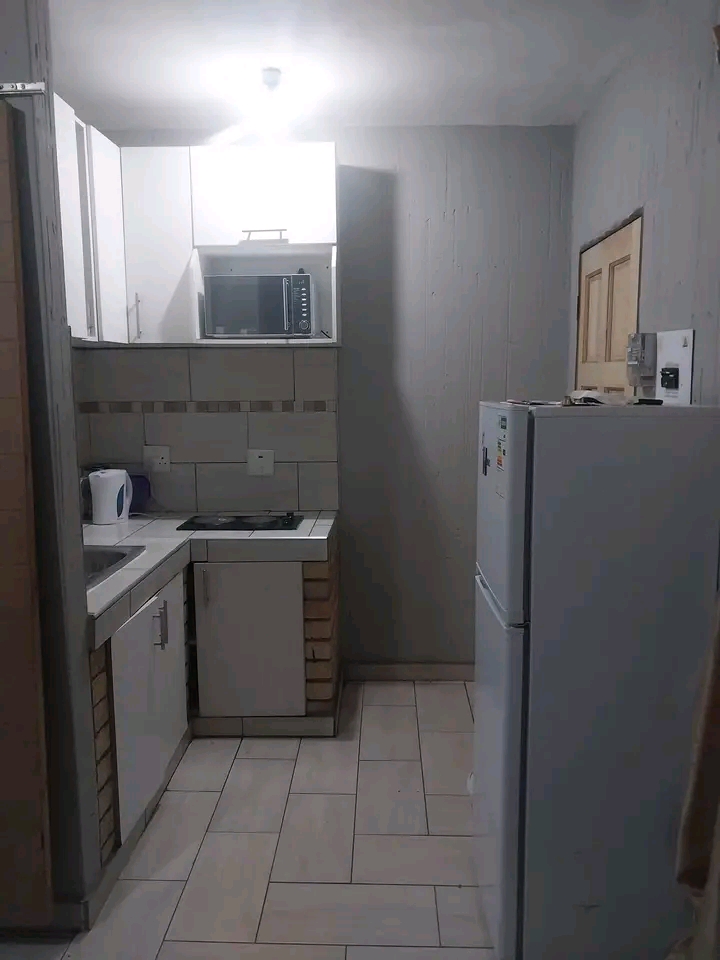 Bachelor room to rent in ext10  flats to rent  in Cosmo City