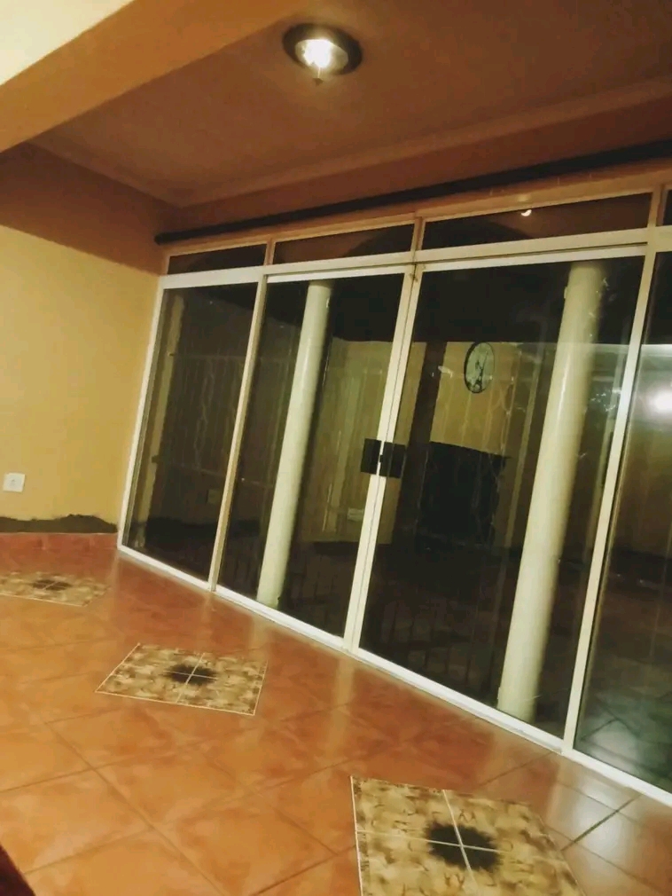 To let 2 rooms available in sharing house.. n  in Kensington