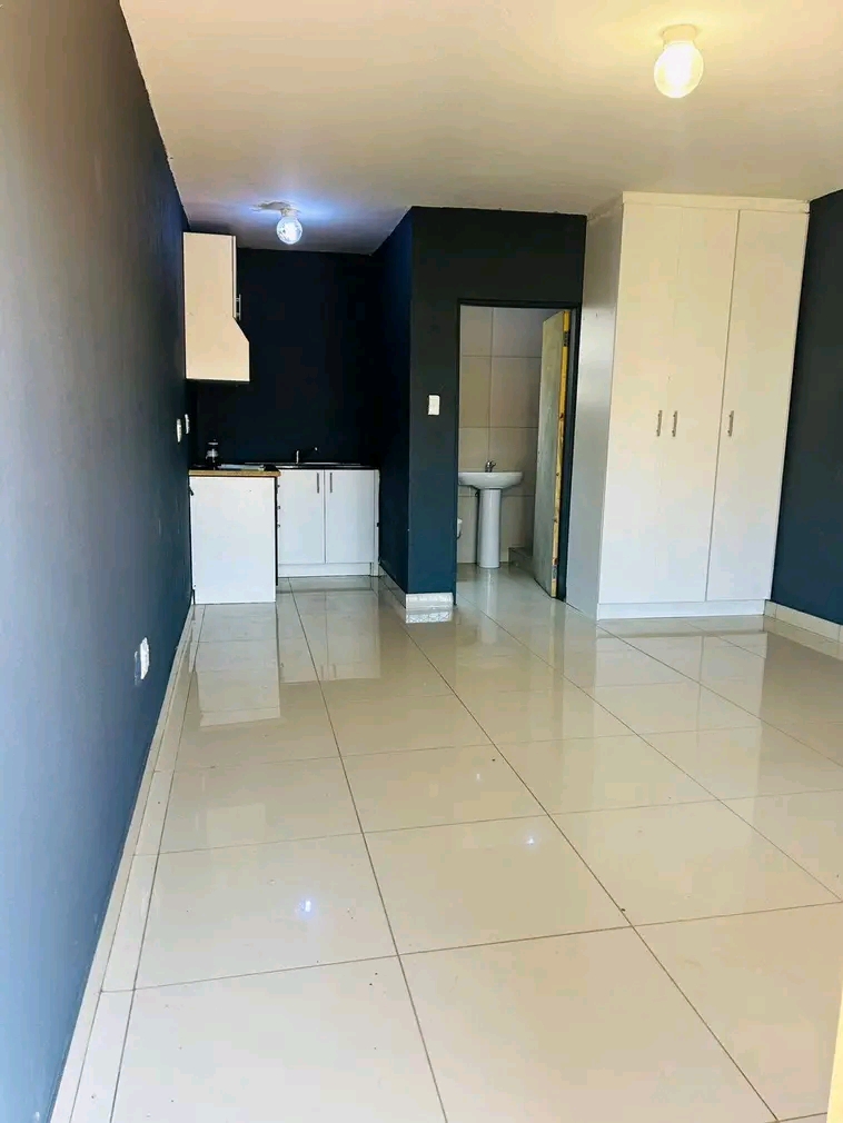 Bachelor to rent :r3500
deposit :r3500 two i  in Tembisa