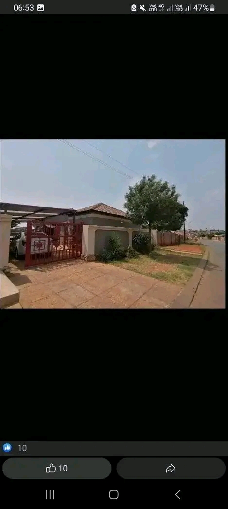 Ensuit room available secured yard  at 1600 f  in Greenvillage