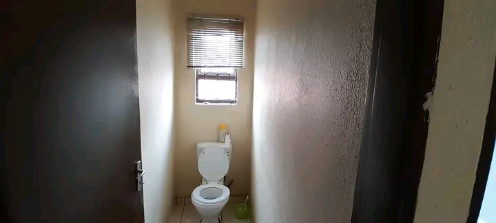2 bedroom main with ensuit, 2bathrooms, loung  in Leondale