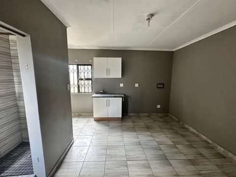 🏠 en-suite to rent
📍 ext 27, soweto
�  in Protea Glen