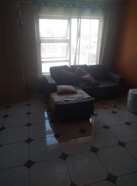 2 bedroom available for rental
a large fitte  in Birch Acres