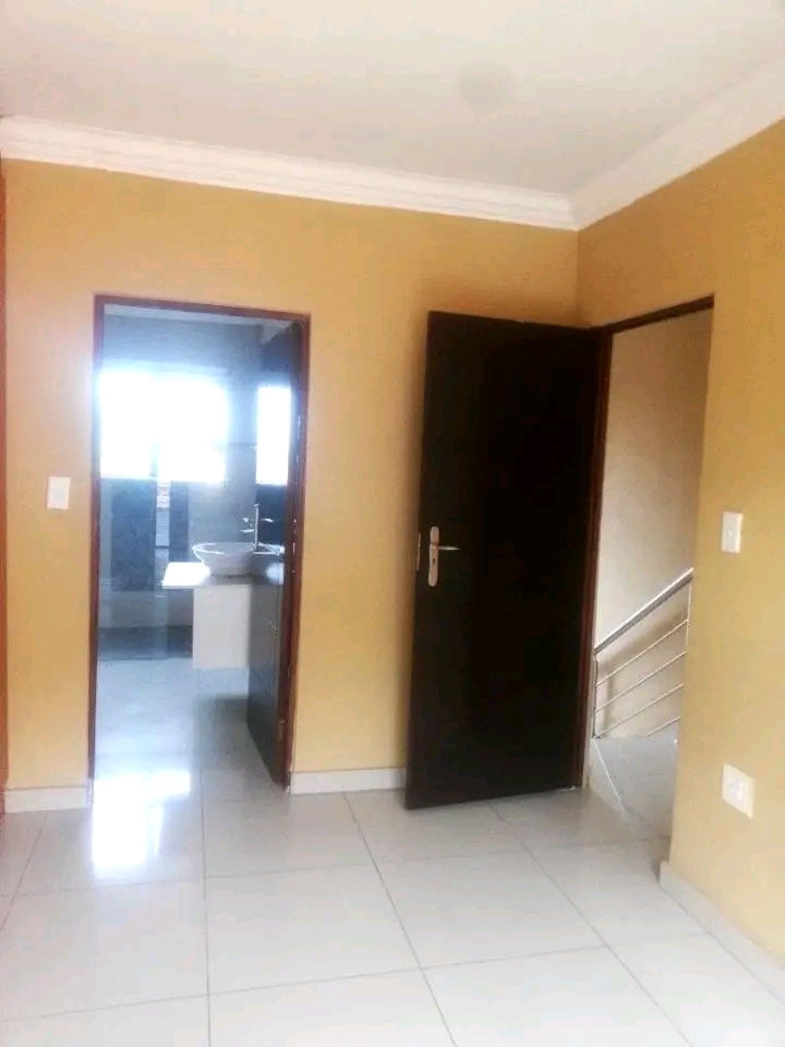5 bedroom 3 bath double storey house for rent  in Midrand
