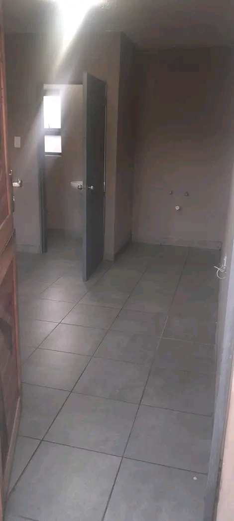Room available for rental in motsu
own toile  in Tembisa
