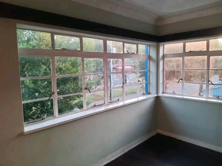 A beautiful and clean 2 bedroom in my apartme  in Turffontein
