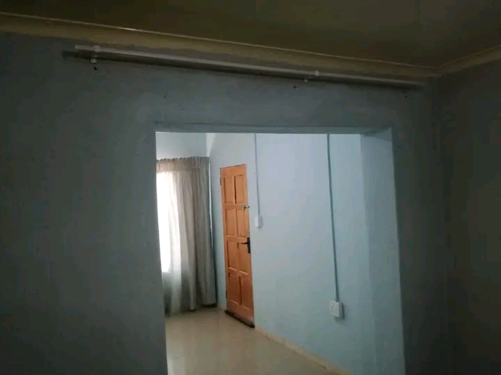 Double room available in zone 5 corner schrad  in Meadowlands