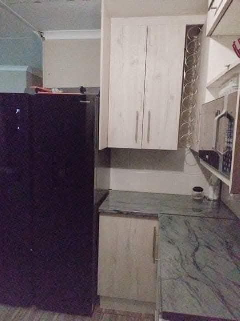 Rental price r5800 plus deposit
fitted kitch  in Dawn Park