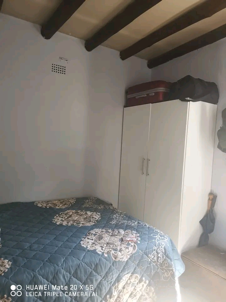 Outside room available rent is r2950 deposit   in Randpark Ridge