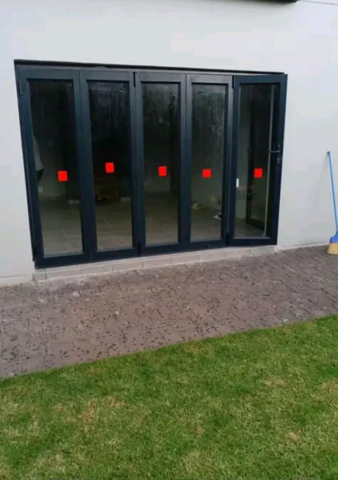  we manufacture and in aluminum doors widows  in Johannesburg