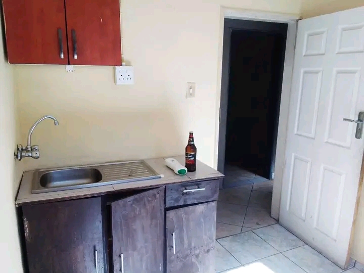 1 bedroom cottage available in ext 4 
compri  in Ebony Park
