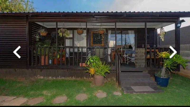 Beautiful 2 bedroom with bic log home/cottage  in Birchleigh