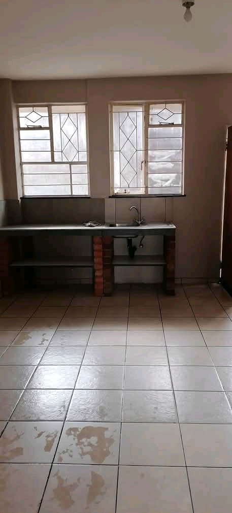 2 bedroom flat available at turf centre 
82   in Turffontein