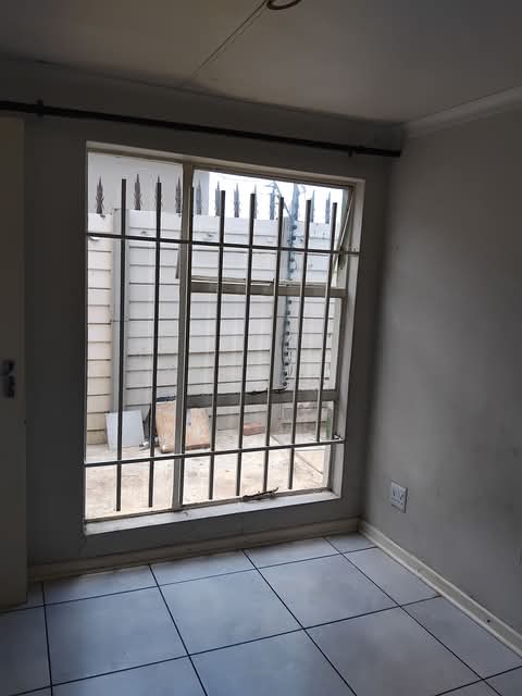 1 bedroom cottage rental 
*on-going renovati  in Clayville