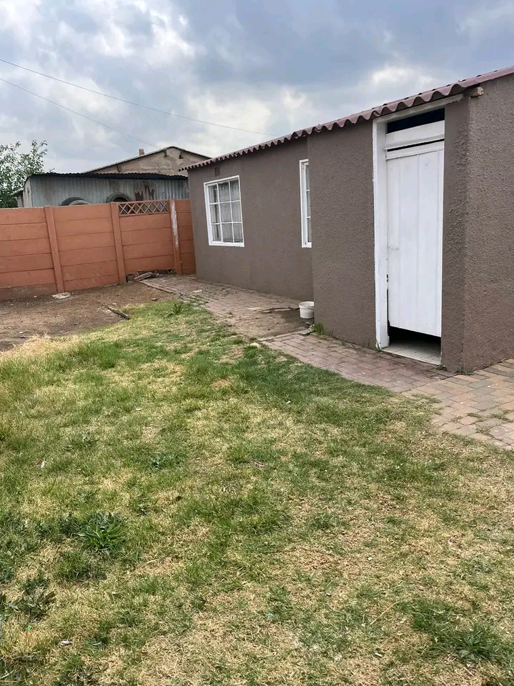 House to rent available at eiselen street (sg  in Daveyton