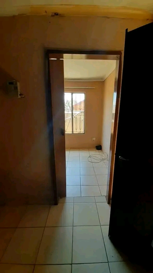 2 combined room
outside toilet and shower
p  in Ebony Park