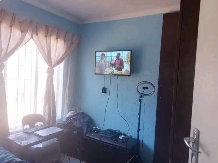 2 bedroom house for rent r4500 per month, own  in Protea Glen