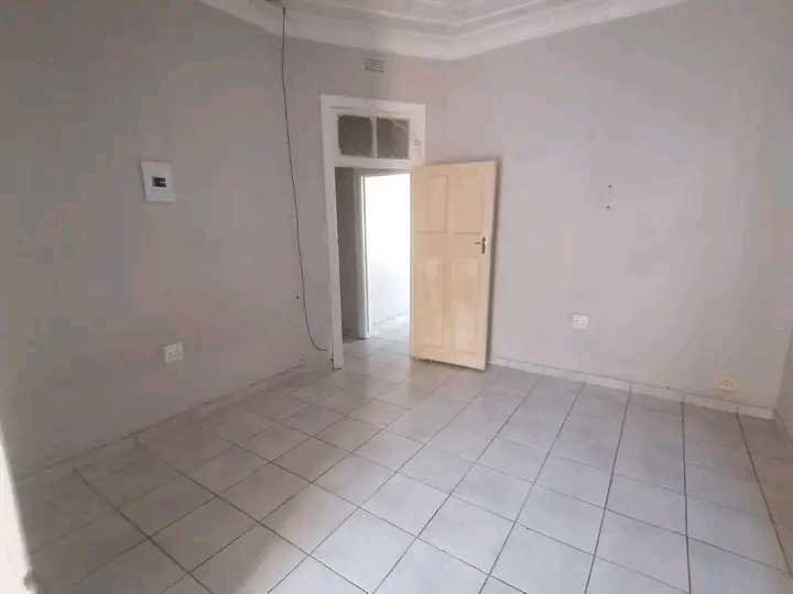 Neat and spacious 1 bedroom cottage available  in The Hill