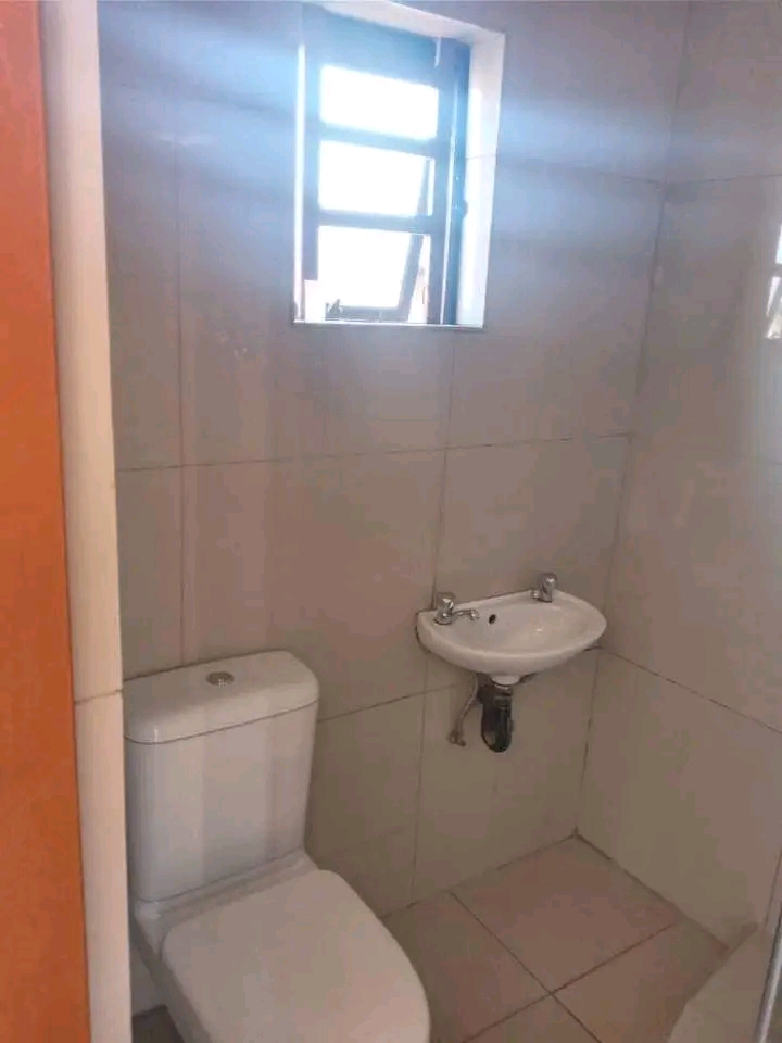 Room available immediately. 
r2650pm + r2650  in Spruitview