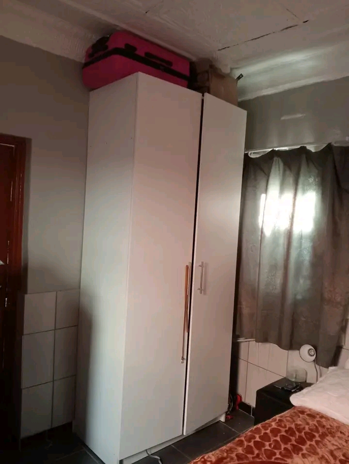 1 bedroom+ sitting room with toilet and showe  in Rosettenville