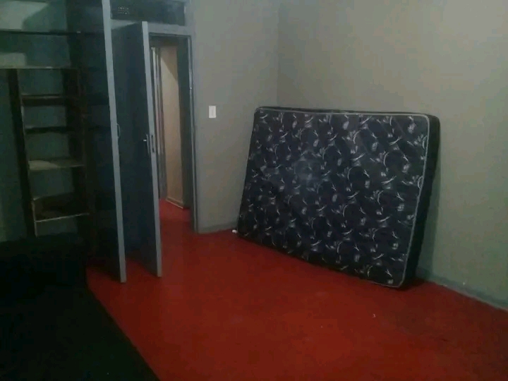 Hello ,, medium bedroom with balcony in  matr  in Hillbrow