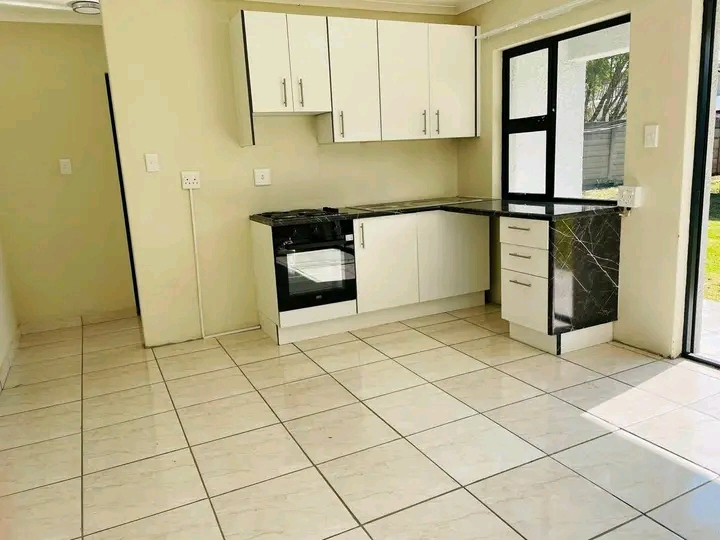 Neat and spacious one bedroom cottage is avai  in Kempton Park