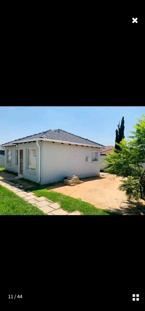 3 bedroom and 1 bathroom house to rent at ext  in Cosmo City