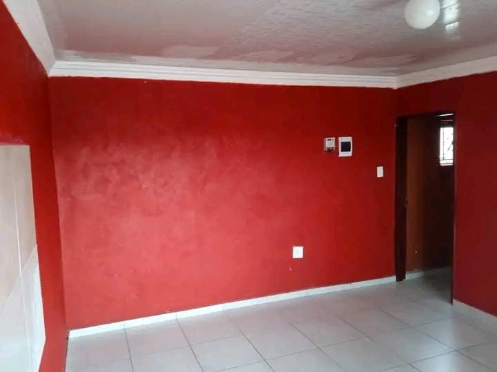 Specious bachelor to rent available at difate  in Tembisa