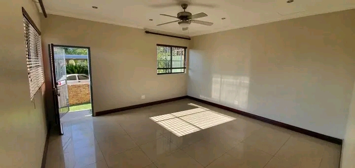 100 m2 - spacious! garden flat huge living ar  in The Reeds