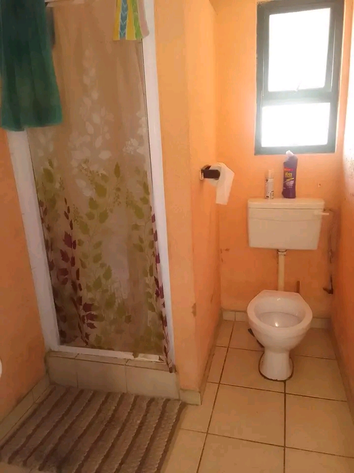 2 bedroom 2 bathroom (en-suite) bond house av  in Olievenhoutbosch