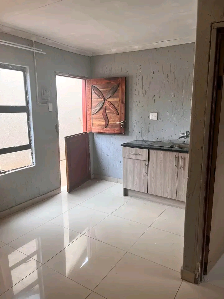 Room available for rental r2500 all inclusive  in Vosloorus