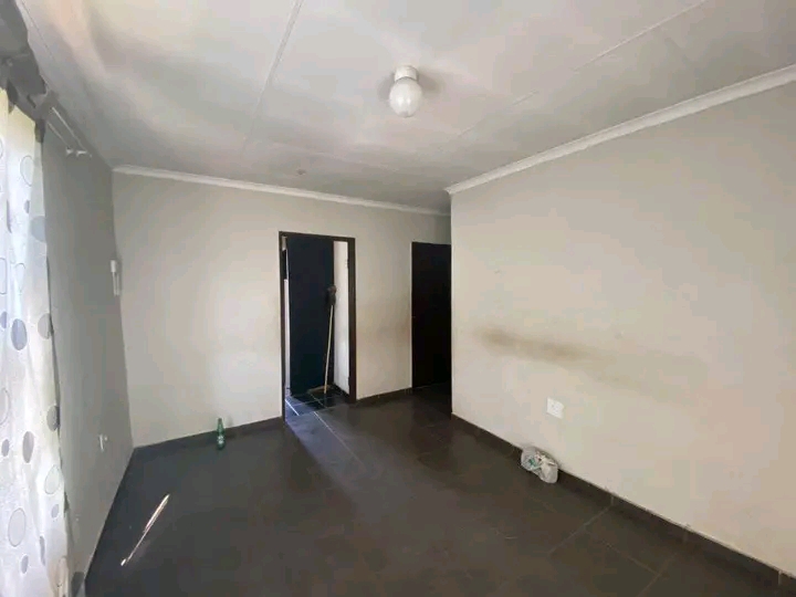 3 bedroom 1 bathroom available for rent in ex  in Vosloorus