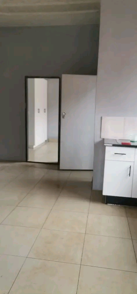 1 bedroom cottage available at 43 eleazar str  in Regents Park