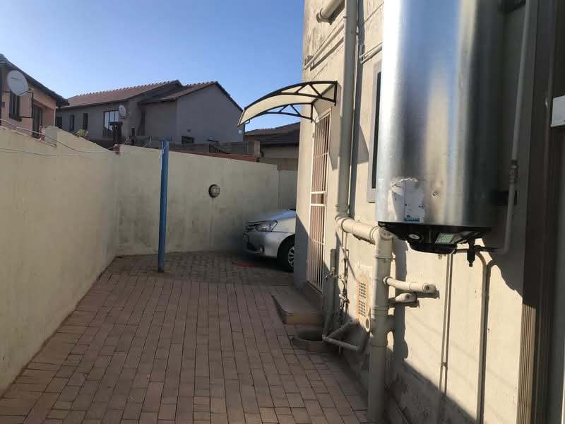 7 bedroom house for sale in ext 10. going for  in Cosmo City