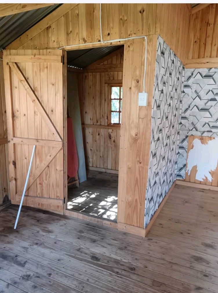 A big spacious 2 room  wendy house immediatel  in Delville