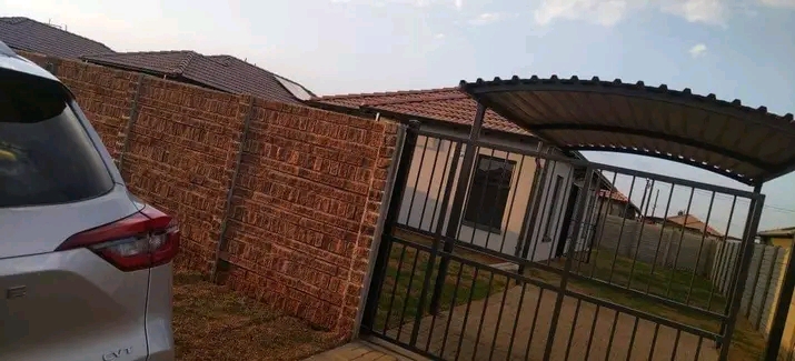 3 bedrooms house for rental is now available   in Protea Glen