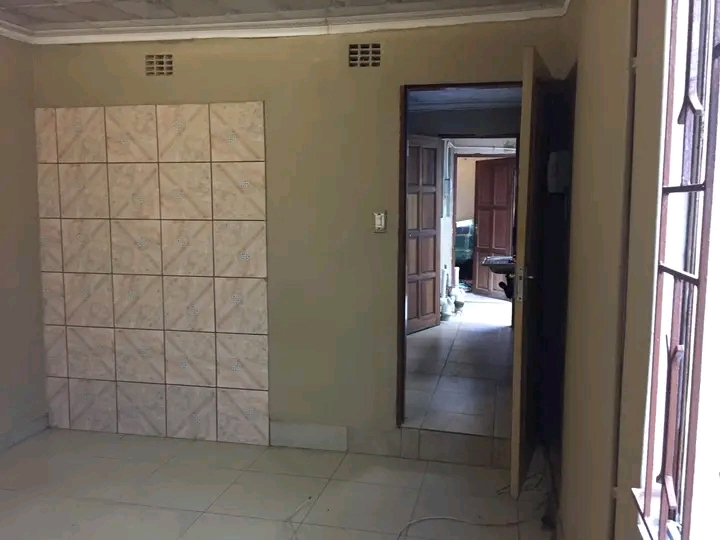 2 room zozo at orlando east opposite diepkloo  in Diepkloof