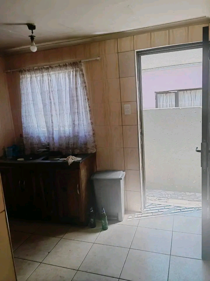 A beautiful 2 bedroom house fully tiled, kitc  in Tembisa