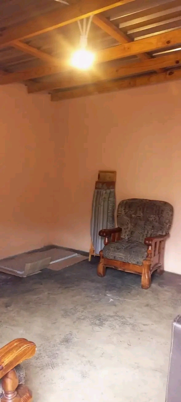 Spacious room available at mofolo central nex  in Mofolo